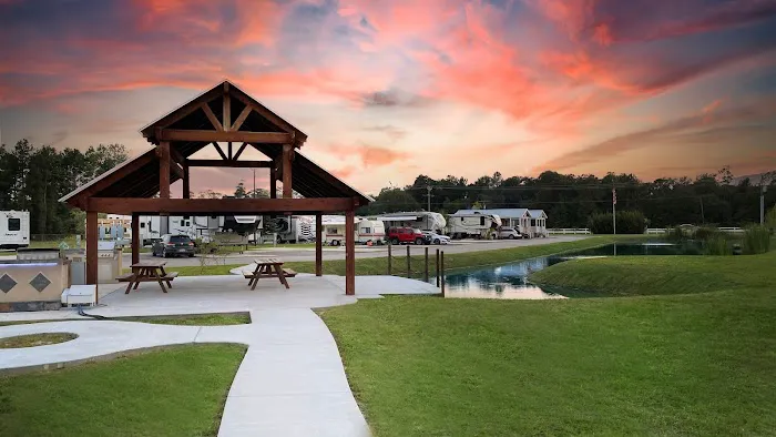 Four Oaks Village RV Park Picture 3