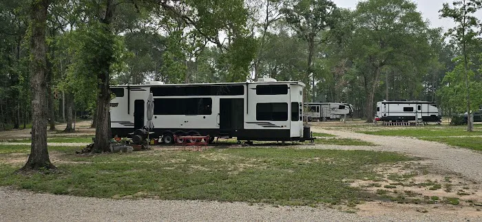 Cozy Woods RV Park Picture 8