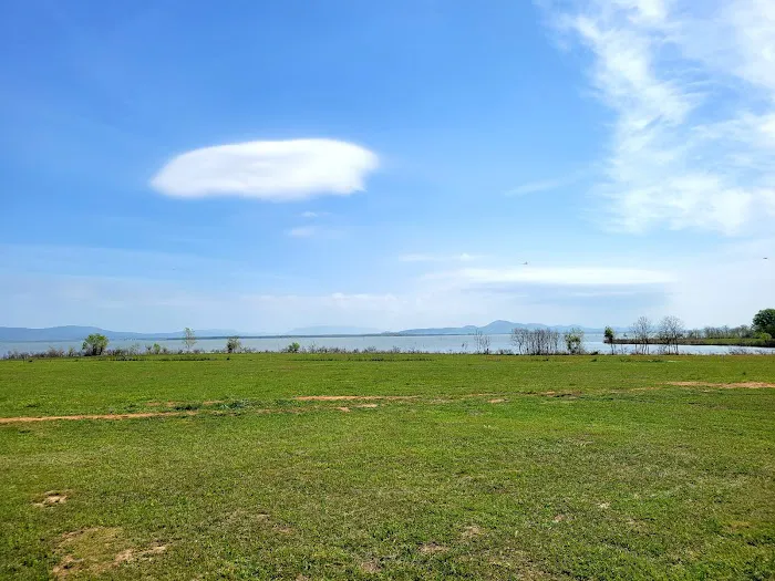 Lakeside Point Picture 3
