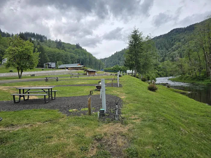 Trask River RV Park Picture 9
