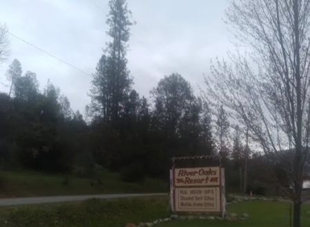River Oaks Resort