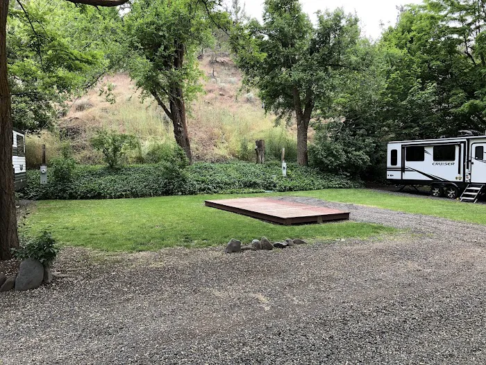 Deschutes RV Park Picture 9