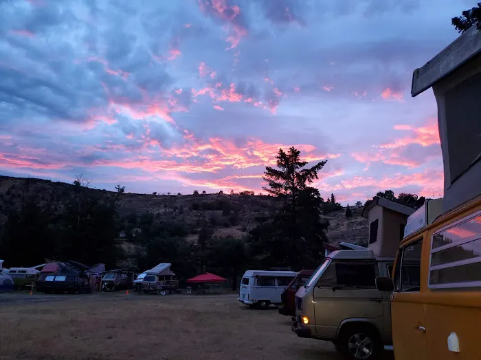 Oasis Riverview campground Picture 10