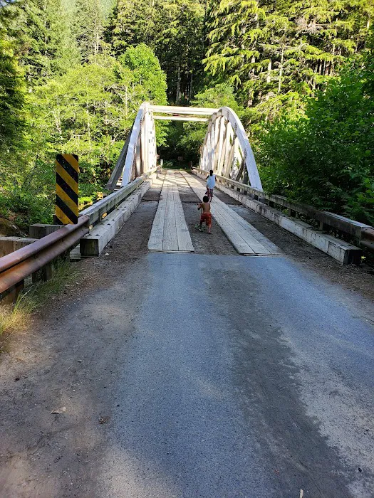 Shady Cove Campground Picture 5