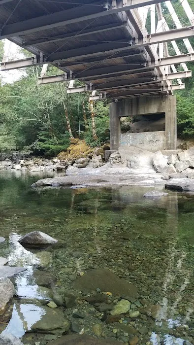 Shady Cove Campground Picture 2