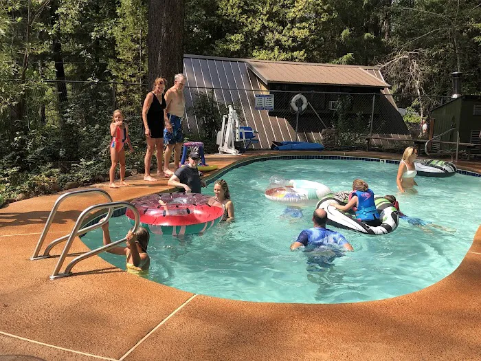 Pinewood Cove Resort Picture 8