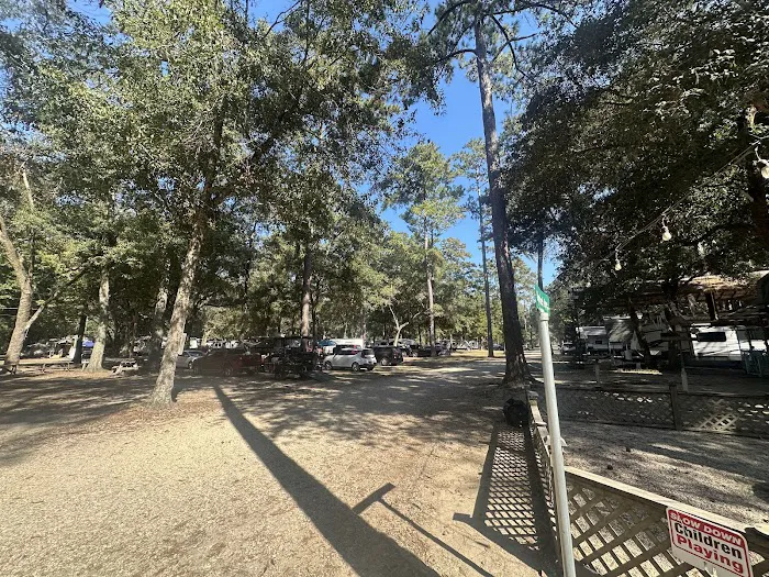 Land-O-Pines Family Campground Inc. Picture 3
