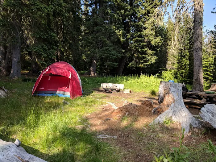 Little Crater Lake Campground Picture 9