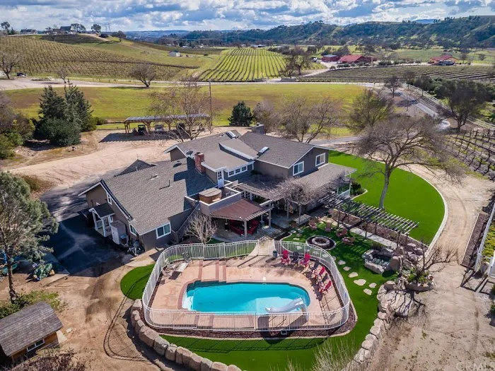 Vinyl Vineyards Picture 6