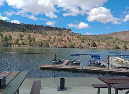 Pelton Park Store & Marina On Lake Simtustus