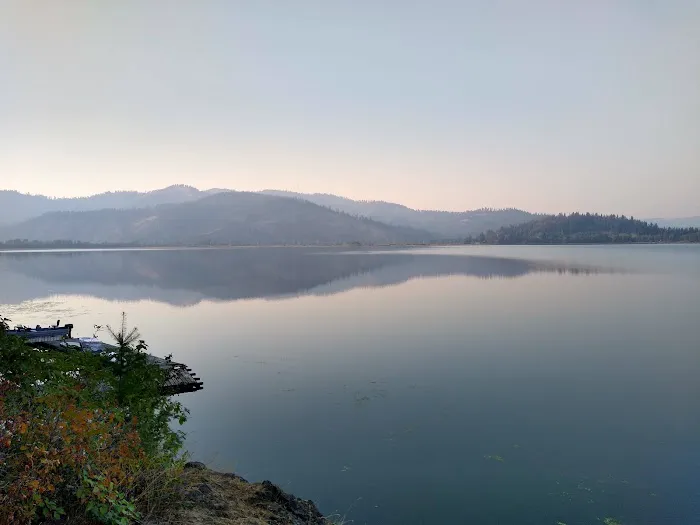 Quiet Nook Cave Lake Picture 1