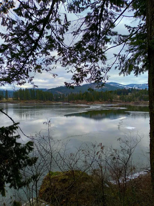 Quiet Nook Cave Lake Picture 4