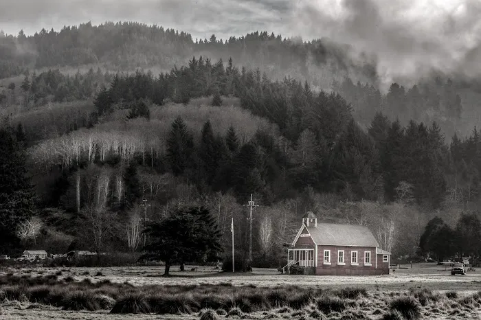 Stone Lagoon Red Schoolhouse Picture 10
