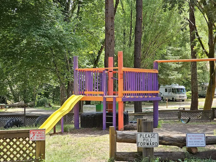 Dean Creek Resort Motel and Campground and RV Park Picture 2