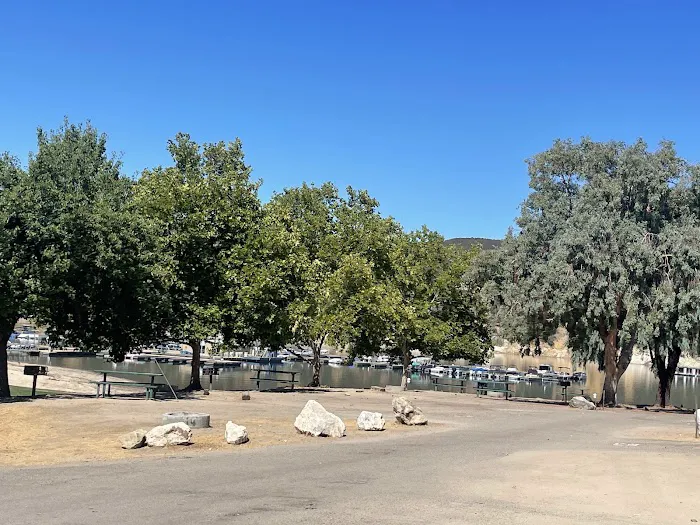 Pine Knoll Campground Picture 6