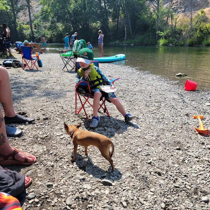 Jackson Campground on the Applegate River Picture 9