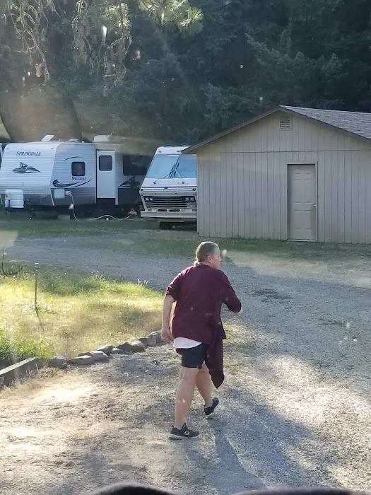 Redwood Hwy Campground Picture 6