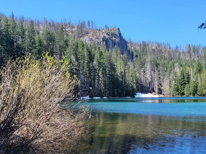 Twin Lakes Shelter Picture 2