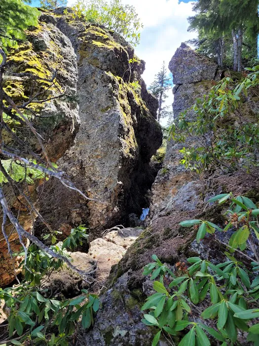Twin Lakes Shelter Picture 10
