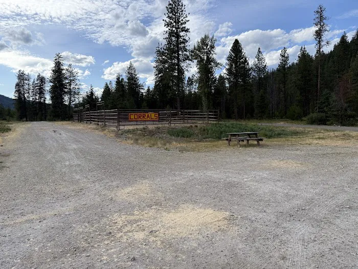 Horse corral Picture 1