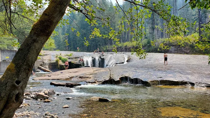 South Umpqua Falls Campground Picture 4