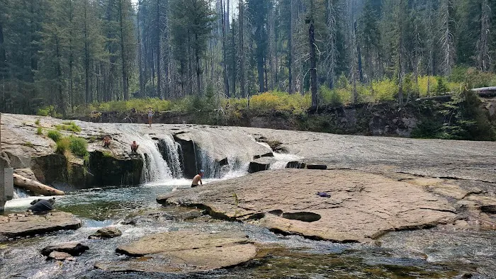 South Umpqua Falls Campground Picture 3