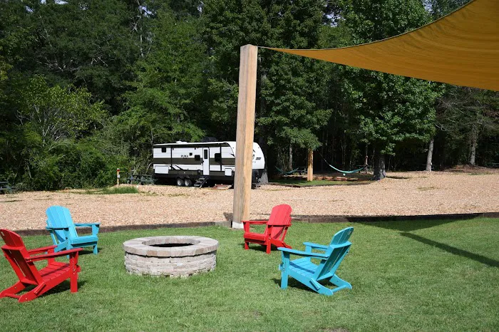 Flynn's Camping Grounds Picture 2