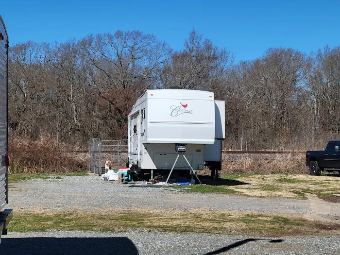 The Fishing Camp & RV Park Picture 4