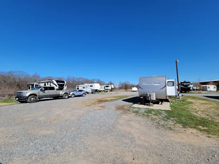 The Fishing Camp & RV Park Picture 2
