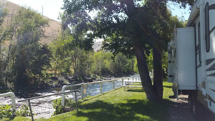 Riverside RV Park Picture 9