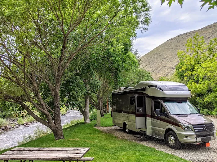 Riverside RV Park Picture 4