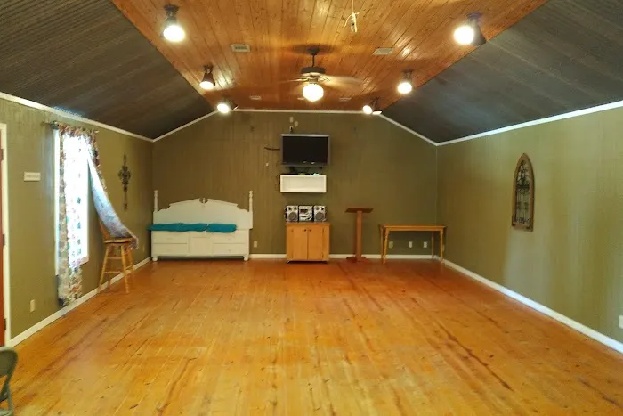 Whispering Creek Lodging & RV Resort Picture 10