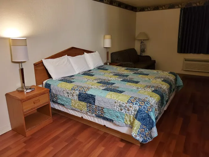 Whispering Creek Lodging & RV Resort Picture 1