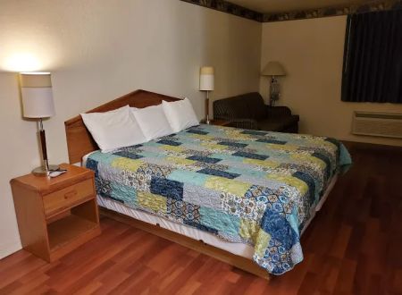 Whispering Creek Lodging & RV Resort