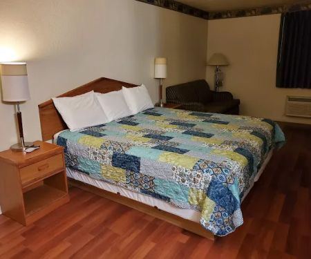 Whispering Creek Lodging & RV Resort