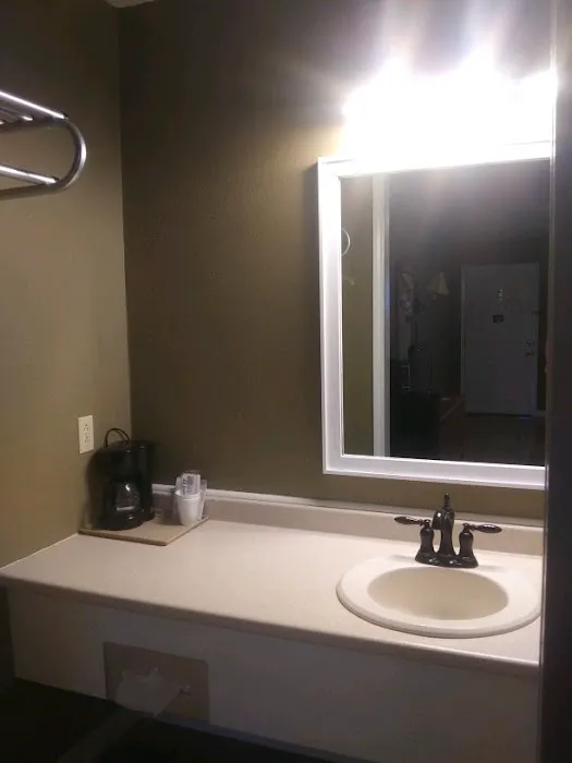 Whispering Creek Lodging & RV Resort Picture 3