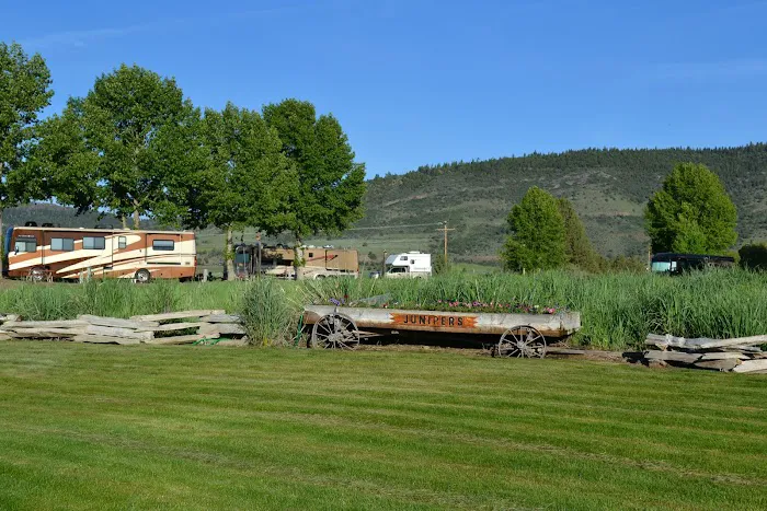 Junipers Reservoir RV Resort Picture 4