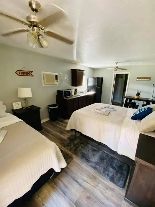 HWY 147 Bass Cabins & RV Hookups Picture 9