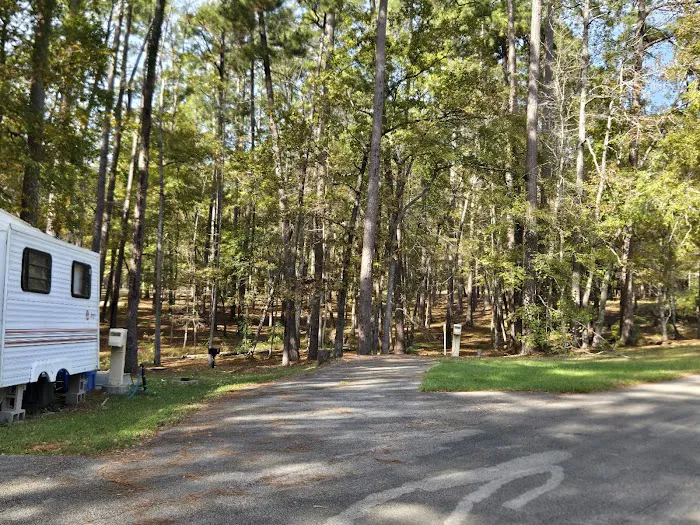 Alabama-Coushatta Tribe Lake Campground Picture 4