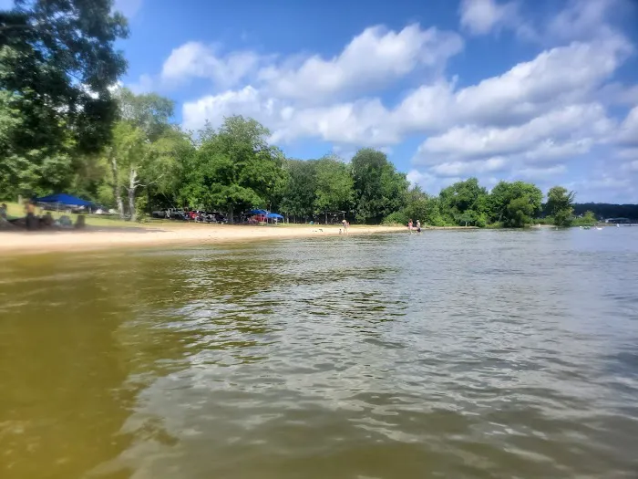Hughes Campground lake Picture 3