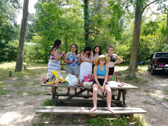 Hughes Campground lake Picture 10