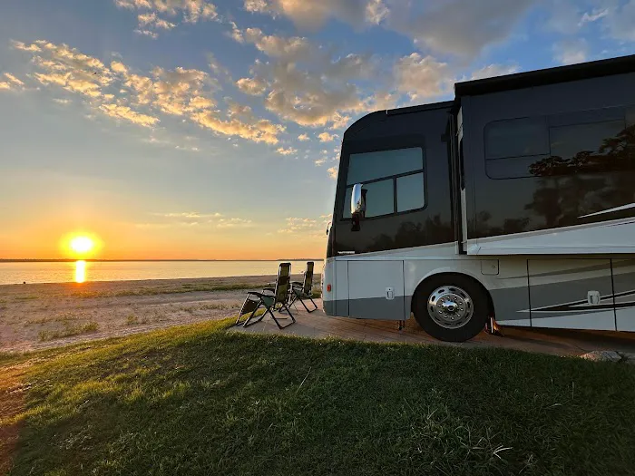 On The Lake RV and Cabin Resort Picture 6