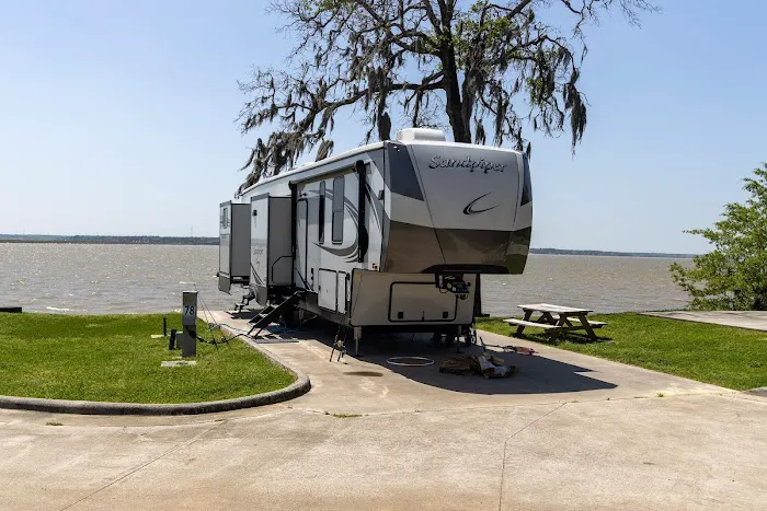 On The Lake RV and Cabin Resort Picture 3