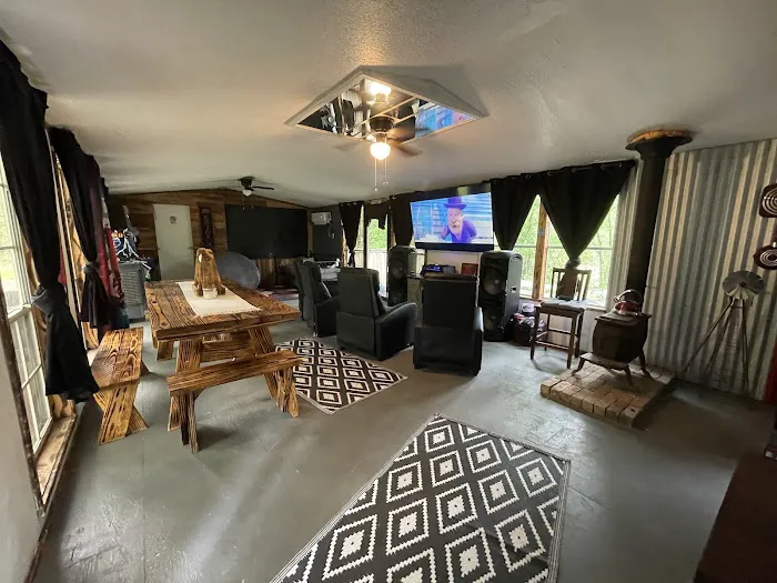Lil o aces , Creekside Bunkhouse & Campground Picture 4