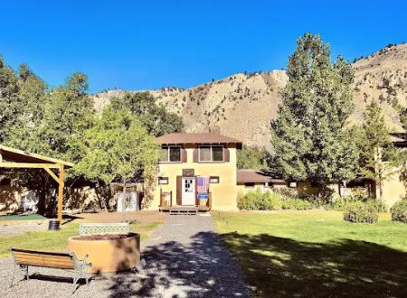 Yellowstone Hotsprings Campground