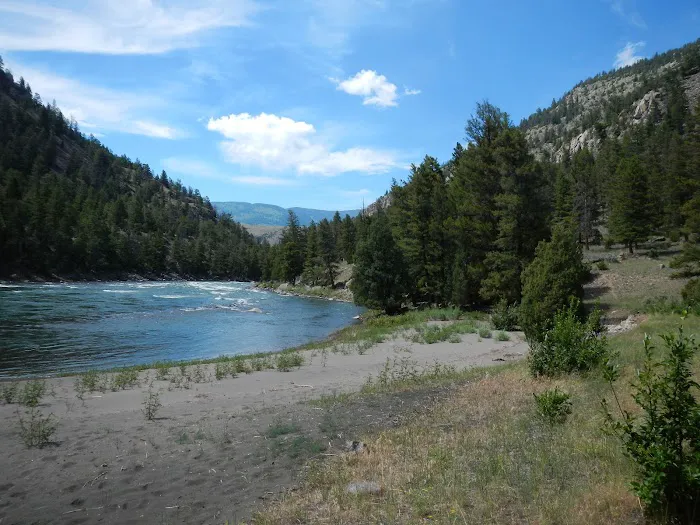 Yellowstone River Trail Picture 1