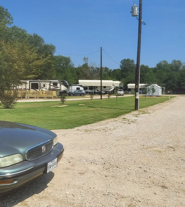 Charlies Place RV park Picture 8