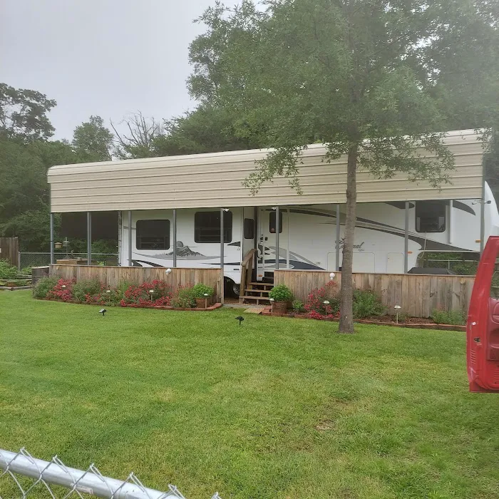 Charlies Place RV park Picture 9