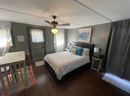 Jolley Camper RV and Cottages