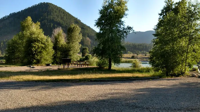 Riverside Park Campground Picture 2